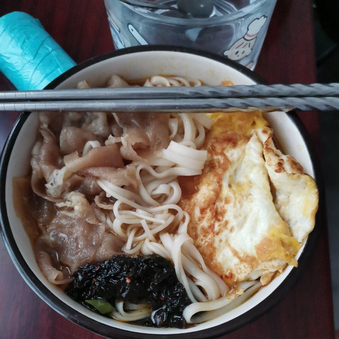 酸爽到不敢想象的浇汤肥牛面