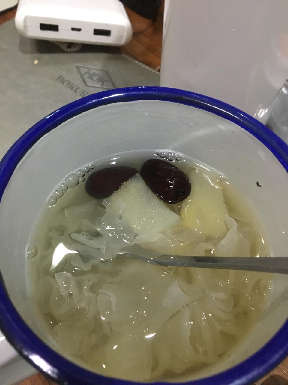 银耳雪梨红枣羹