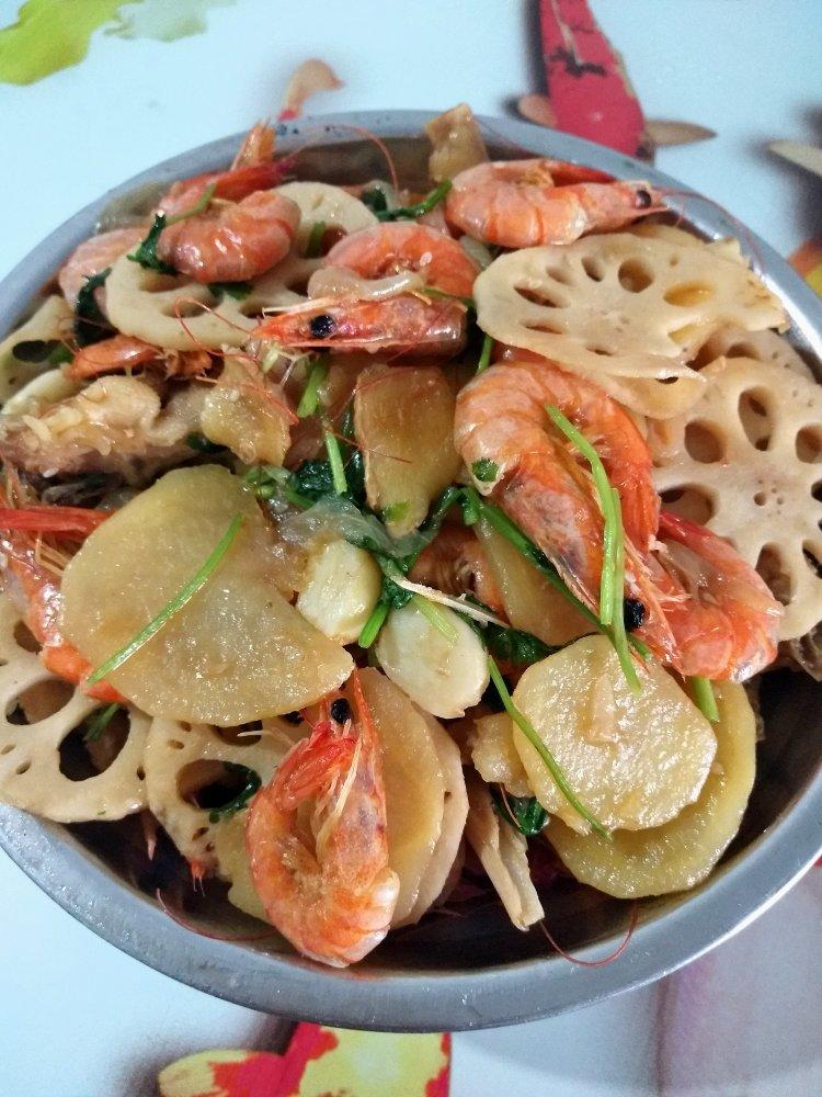 超简单的明虾鸡爪煲