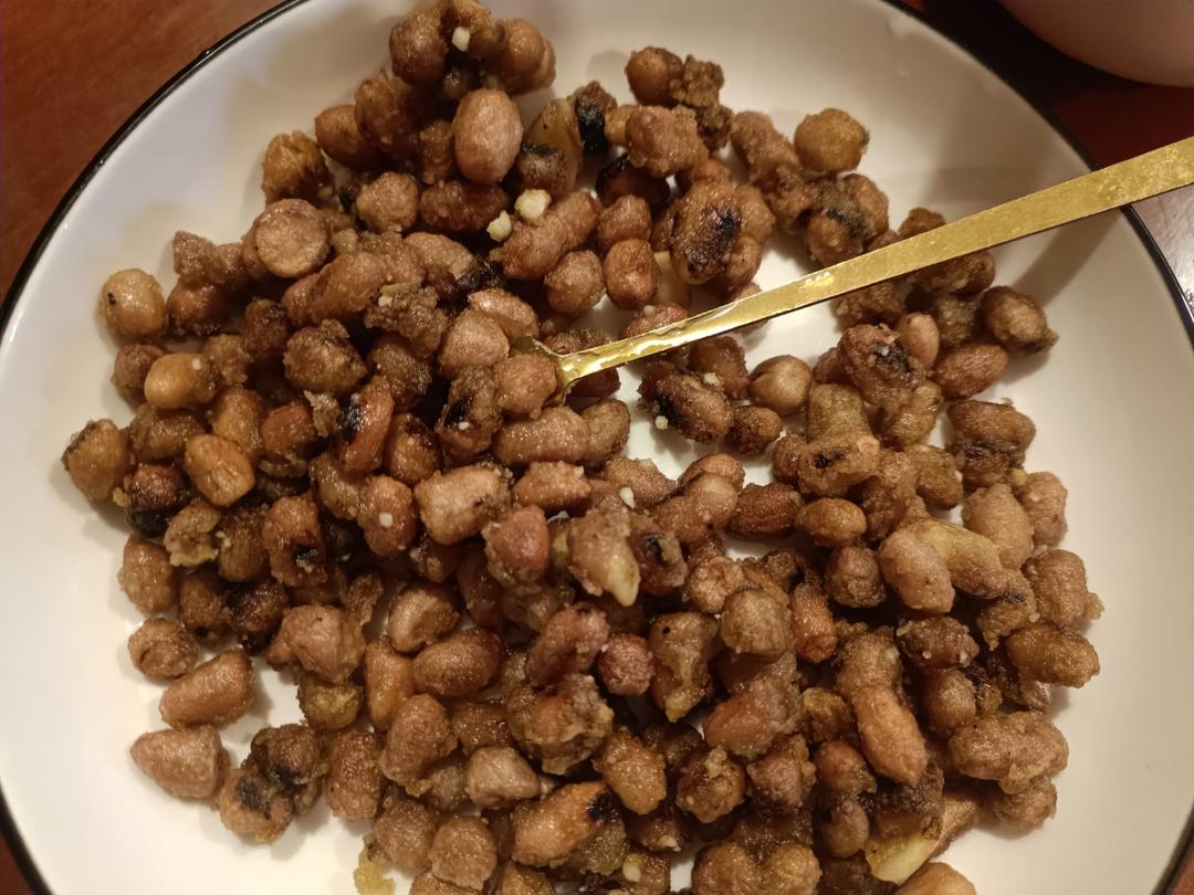 【创意小厨娘】休闲小零食——芝麻花生米，香甜酥脆可口，好吃到停不下来。
