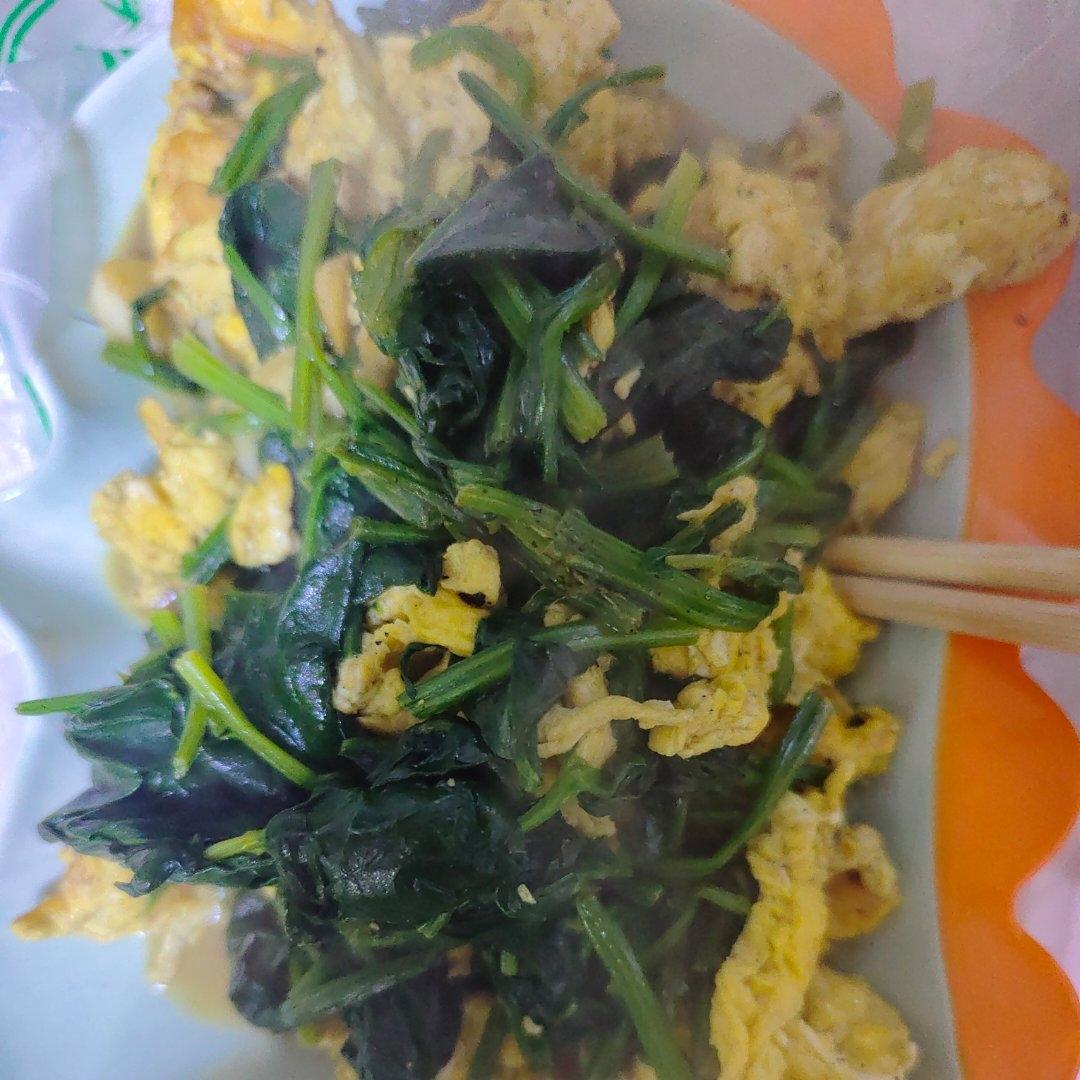 不涩口又嫩的清炒菠菜