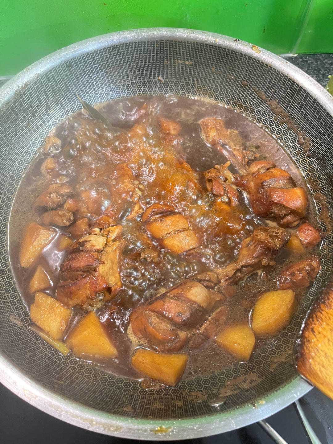 鸡腿炖土豆 上桌秒空盘 汤都喝干了！