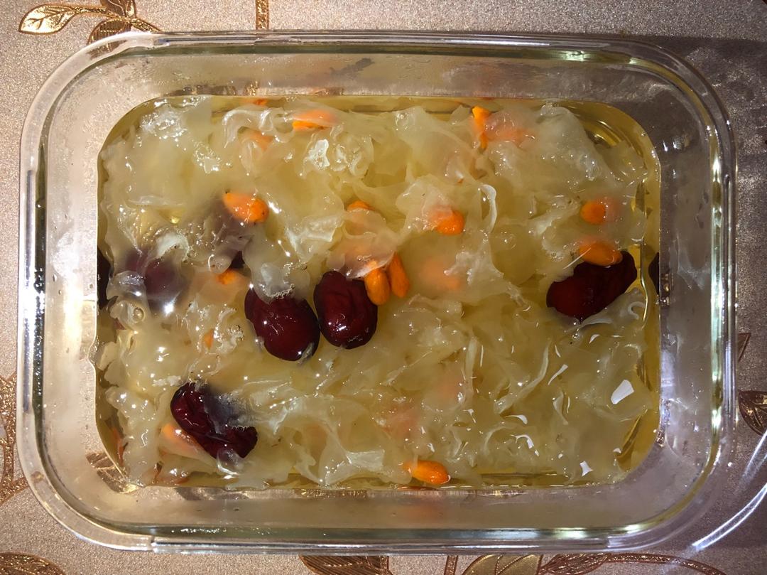 红枣枸杞银耳羹