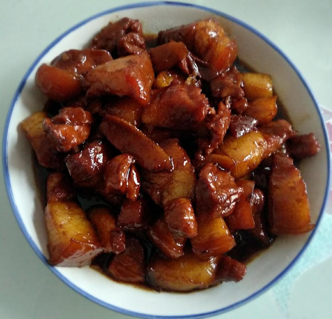 吃着碗里望着锅里的红烧肉