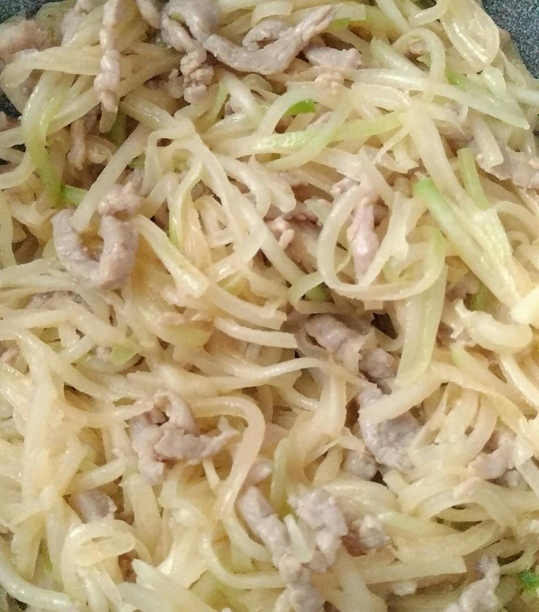 白萝卜丝炒肉