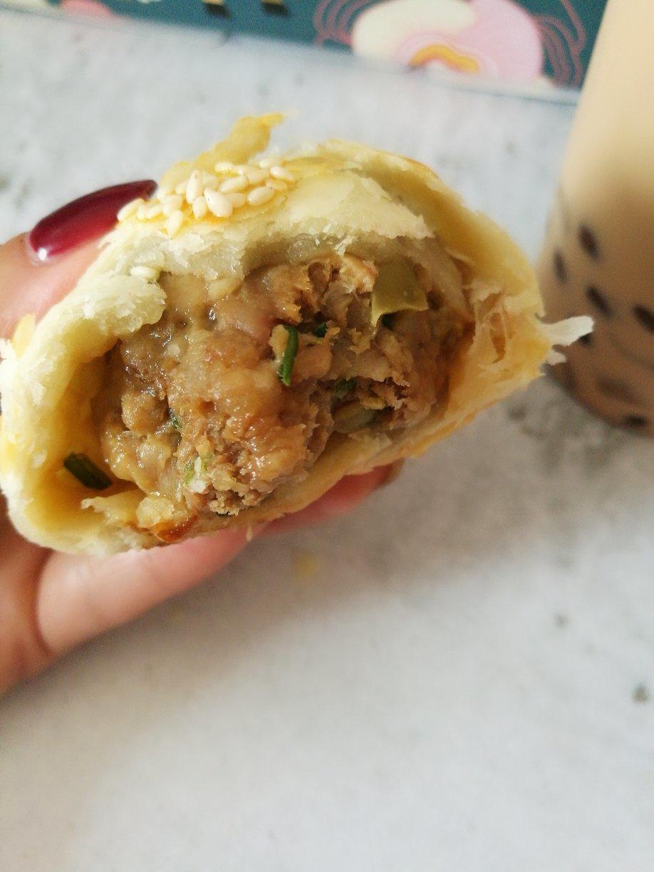 排四个小时队也买不到的鲜肉月饼，秘诀是放麻油！