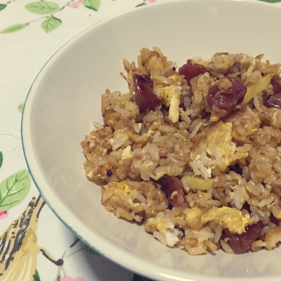 粒粒黄金腊肠炒饭（简易版）