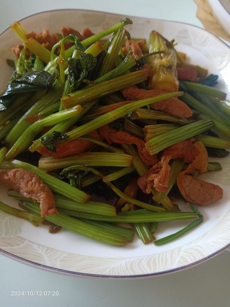 芹菜炒肉