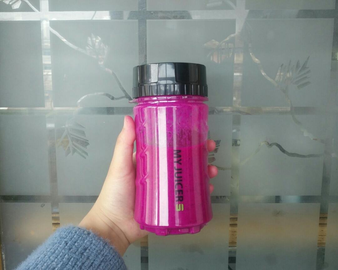 榨汁机食谱【红心火龙果酸奶】的做法