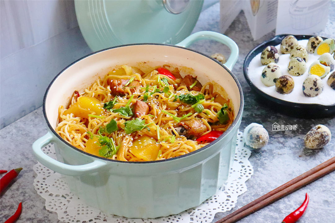 鸡腿土豆焖面【12月北鼎珐琅锅食谱】