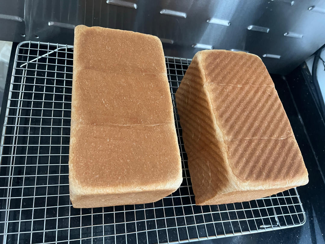 柔软的蜂蜜牛乳全麦吐司