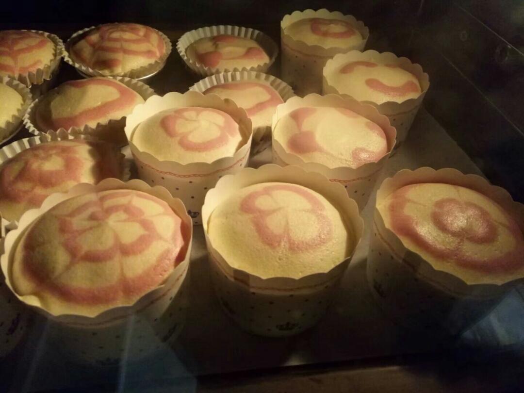 拉花戚风小蛋糕