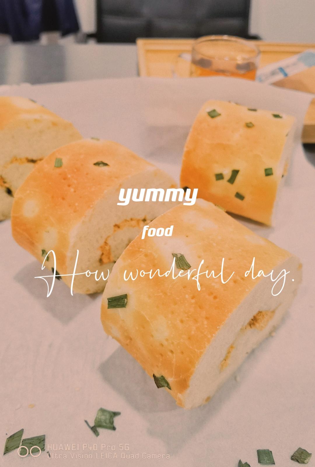 咸香可口液种香葱肉松面包卷