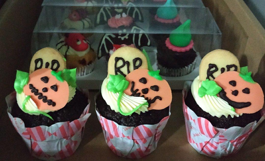 搞怪“蛛蛛”杯子蛋糕