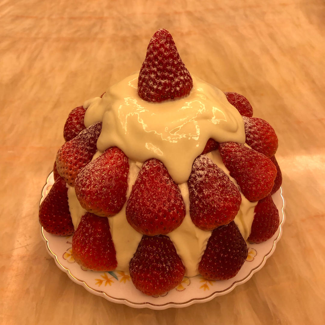 曼食慢语丨草莓芝士雪山蛋糕