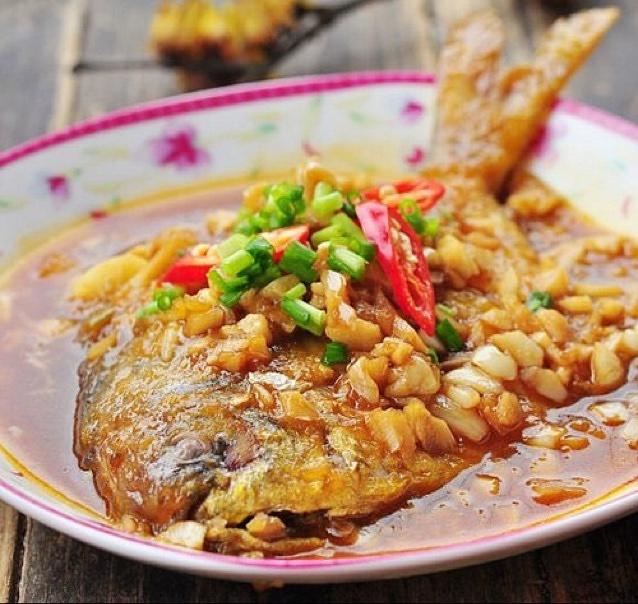 金蒜平鱼的做法