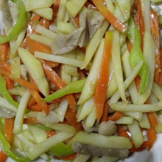 青椒炒胡萝卜土豆丝