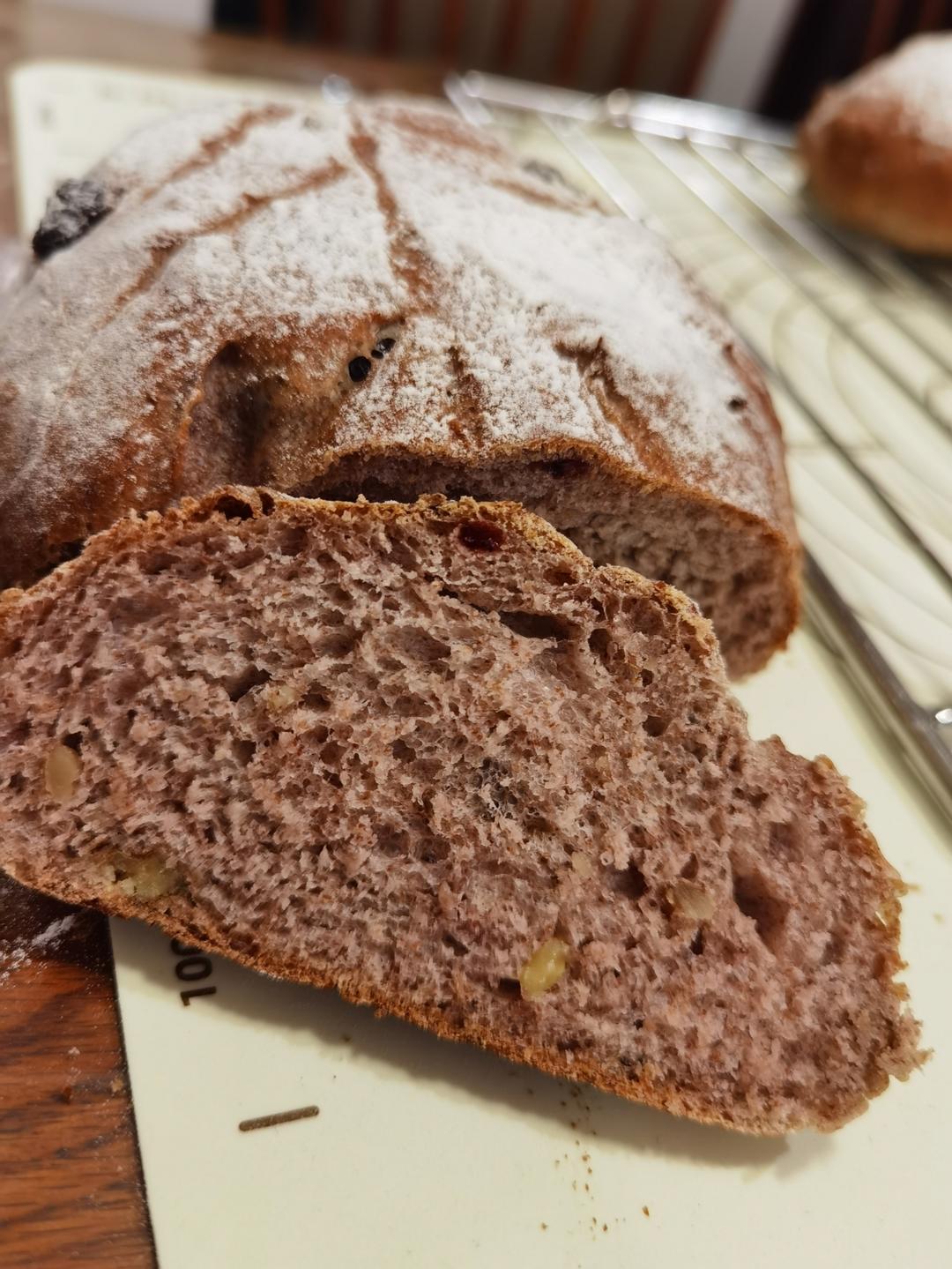 全麦蔓越莓核桃软欧包