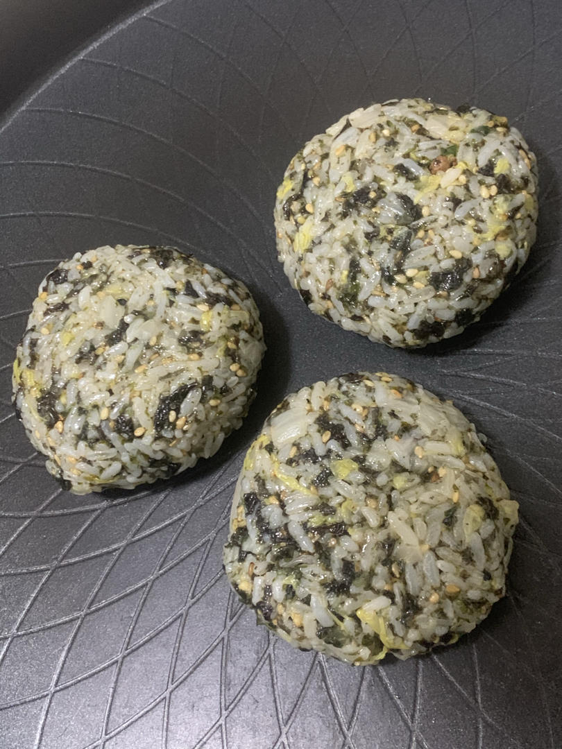 剩米饭这样做好吃好吃到转圈圈，自制日式海苔饭团