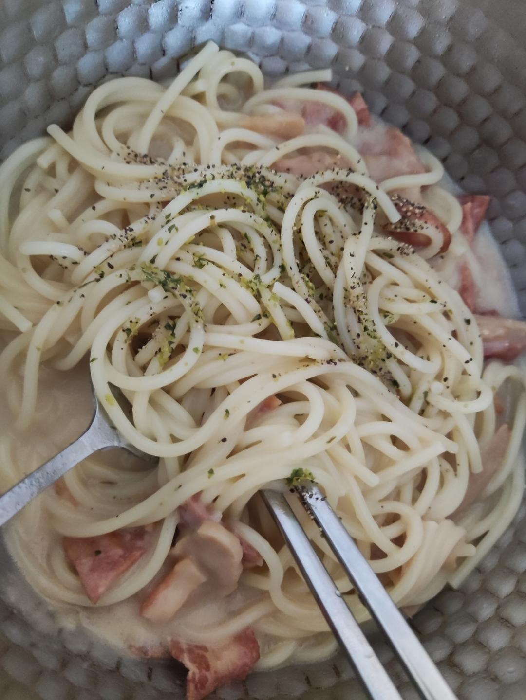 奶油蘑菇培根意大利面