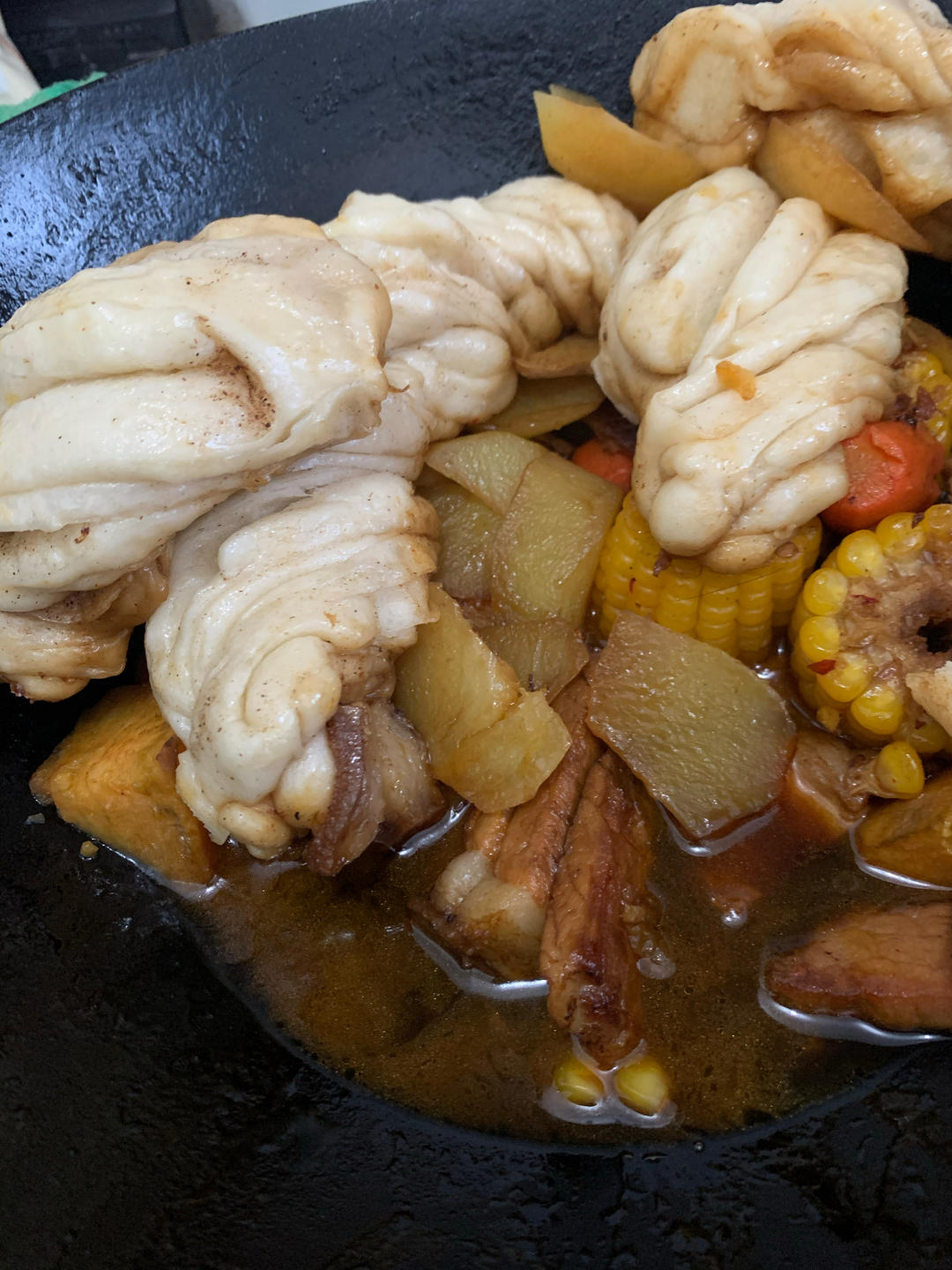 一锅出-豆角土豆玉米五花肉卷子