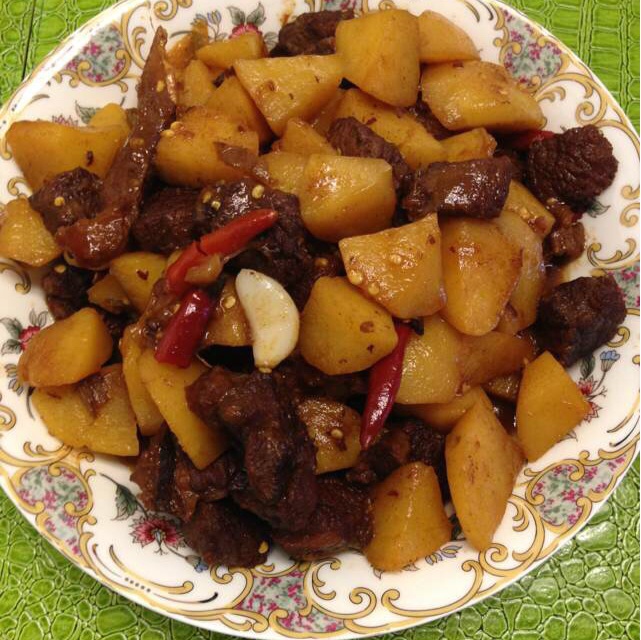 胡萝卜土豆烧牛腩