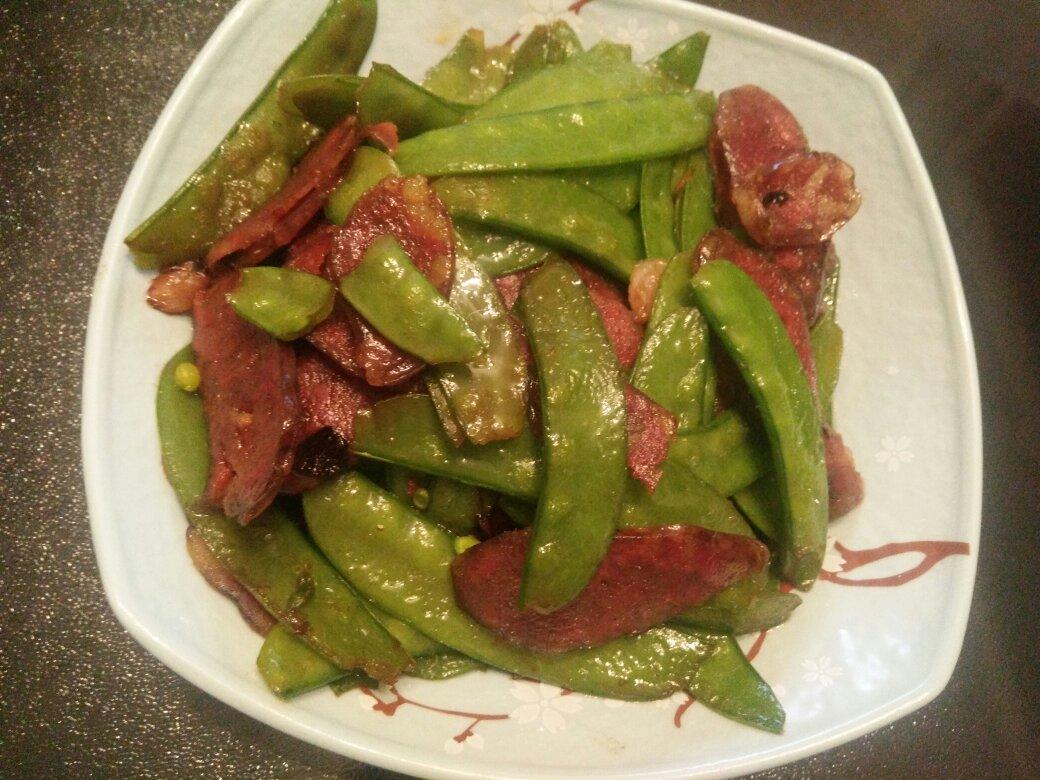 腊肠炒荷兰豆