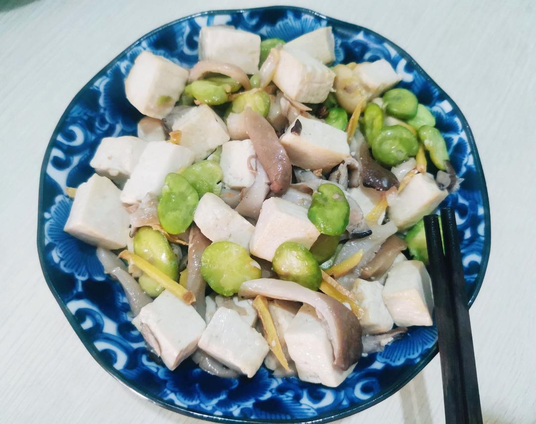 鲜掉眉毛的素菜：蚕豆平菇炖豆腐