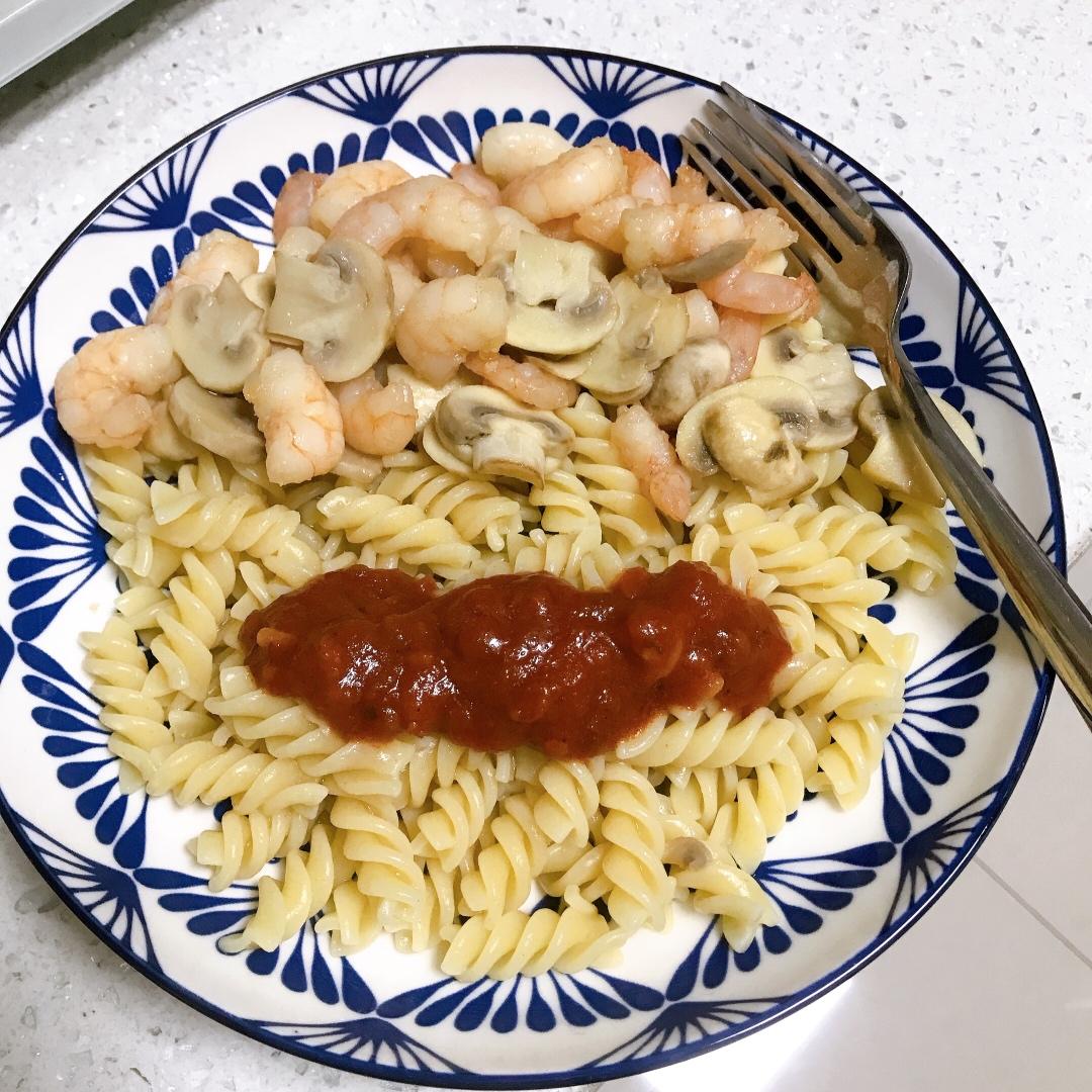 奶油蘑菇海鲜意大利面