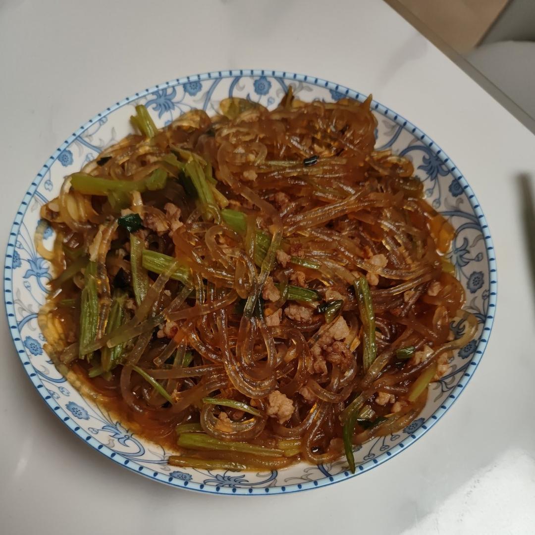 芹菜炒粉条(故乡的味道)