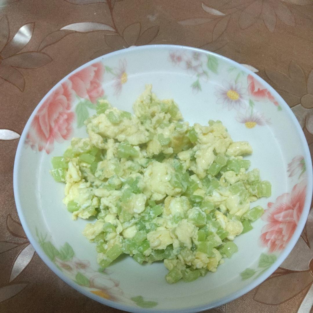芹菜炒鸡蛋