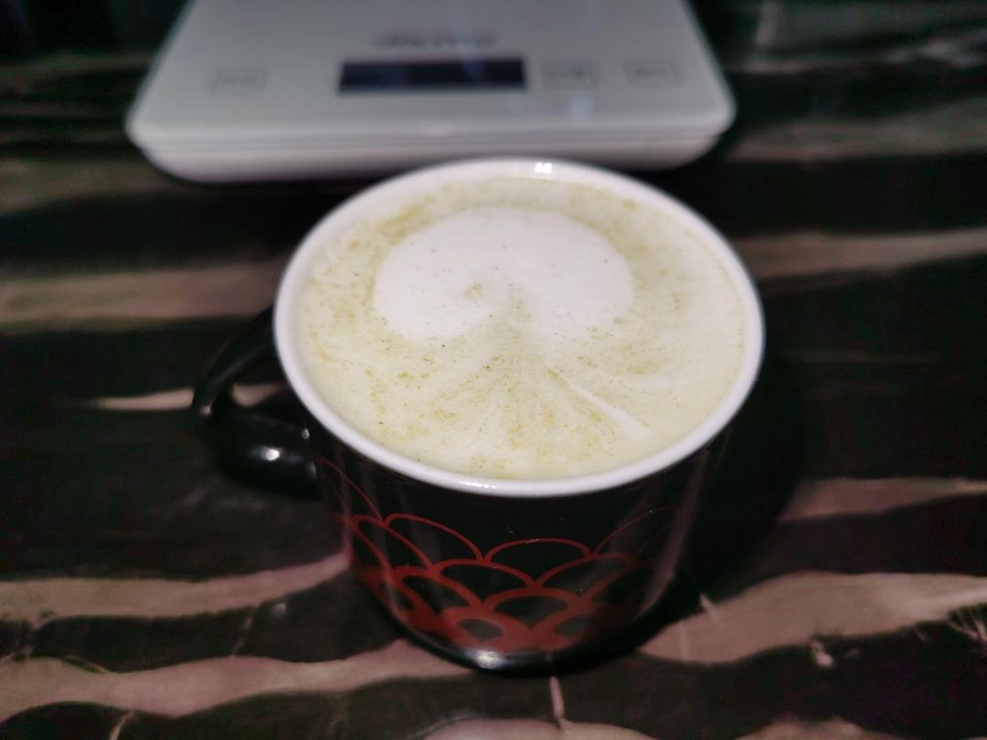抹茶热拿铁 matcha latte