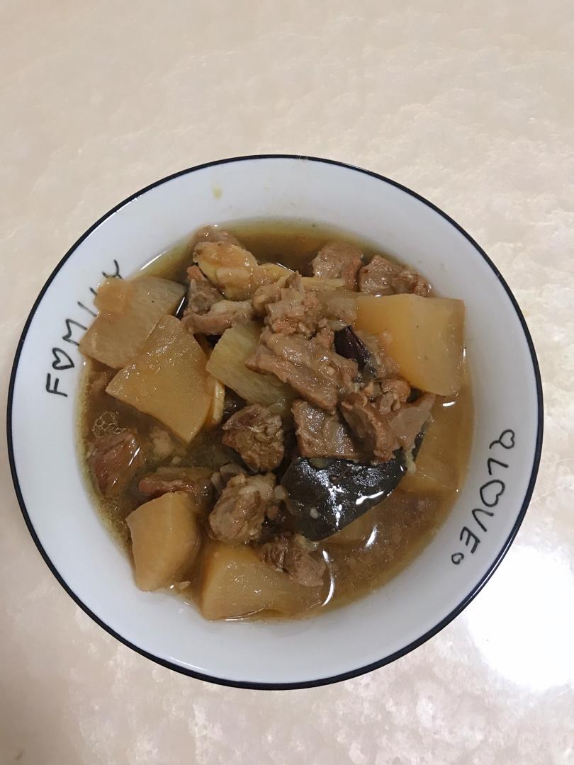 港式柱侯萝卜炆牛腩煲