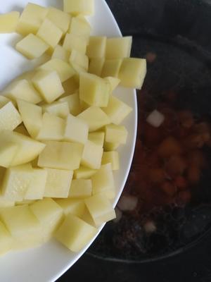 土豆肉丁面☞家常打卤面，特殊时期没有食材也可以做的做法 步骤7