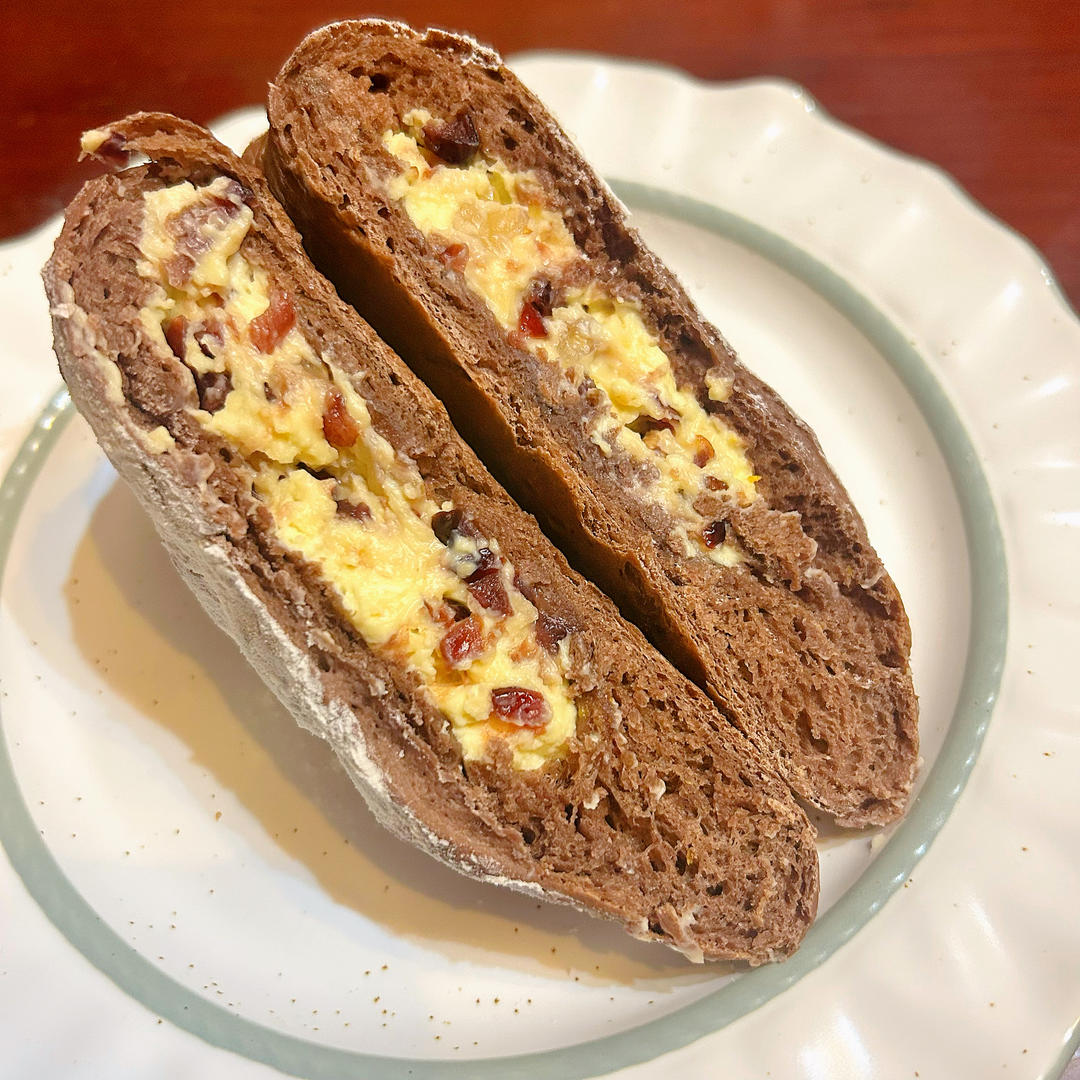 巧克力坚果乳酪软欧包🍞满满乳酪坚果果干馅料🍒明日早餐