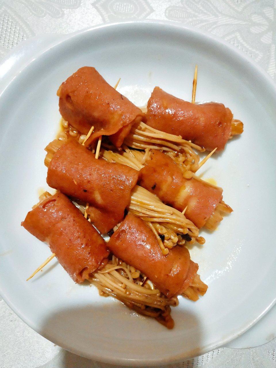 【金针菇肥牛卷】