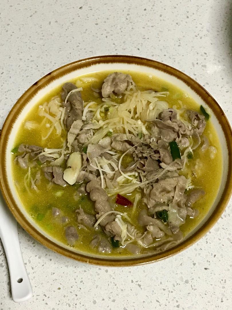 酸汤羊肉金针菇