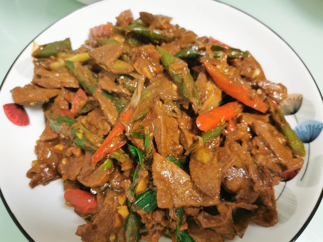 野性十足的湘西名菜【土匪猪肝】，吃它一定要备足米饭！