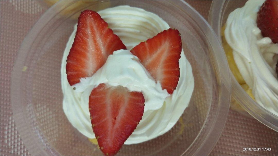 杯子草莓蛋糕cupcake