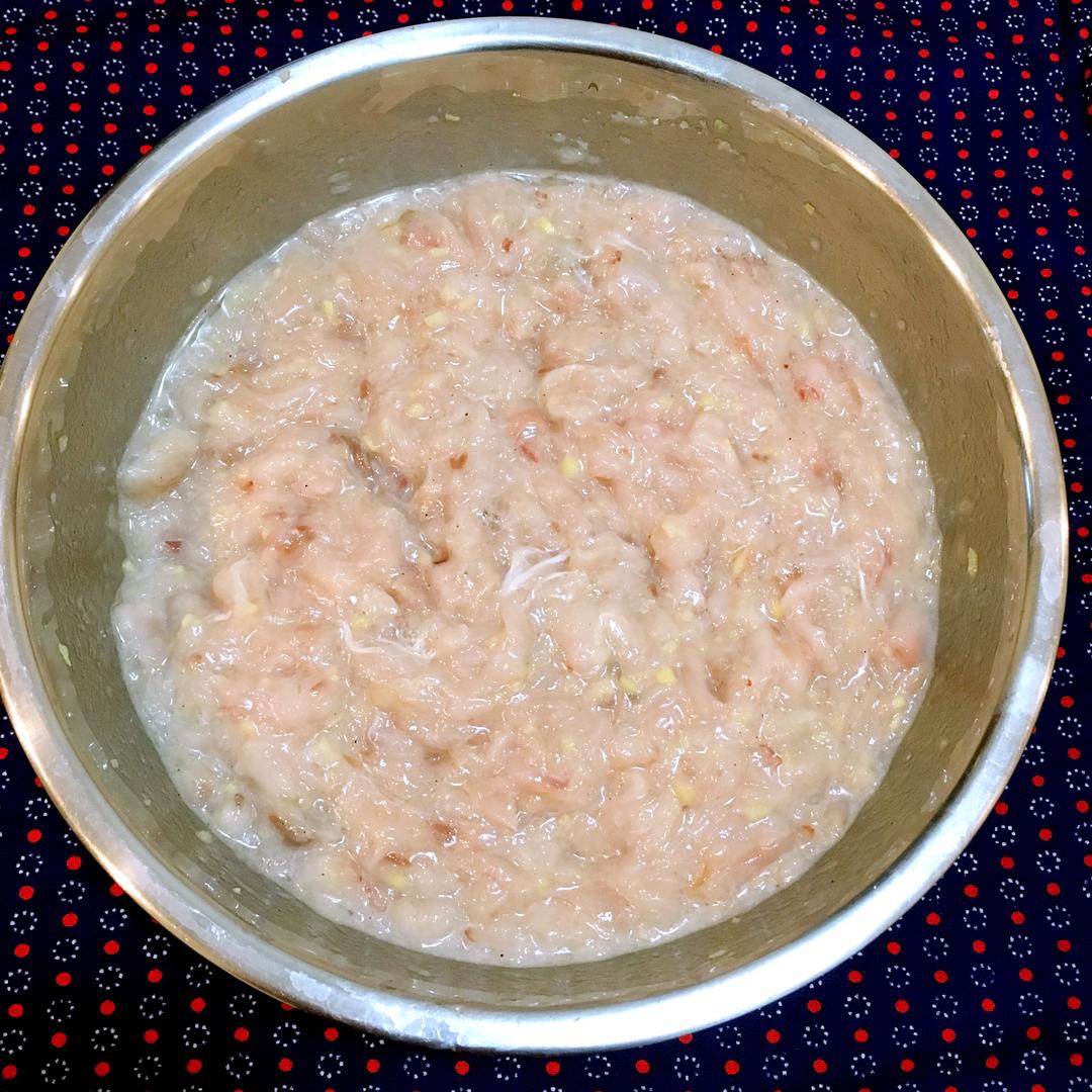 鲜美无比的自制炸鱼丸的做法 步骤4