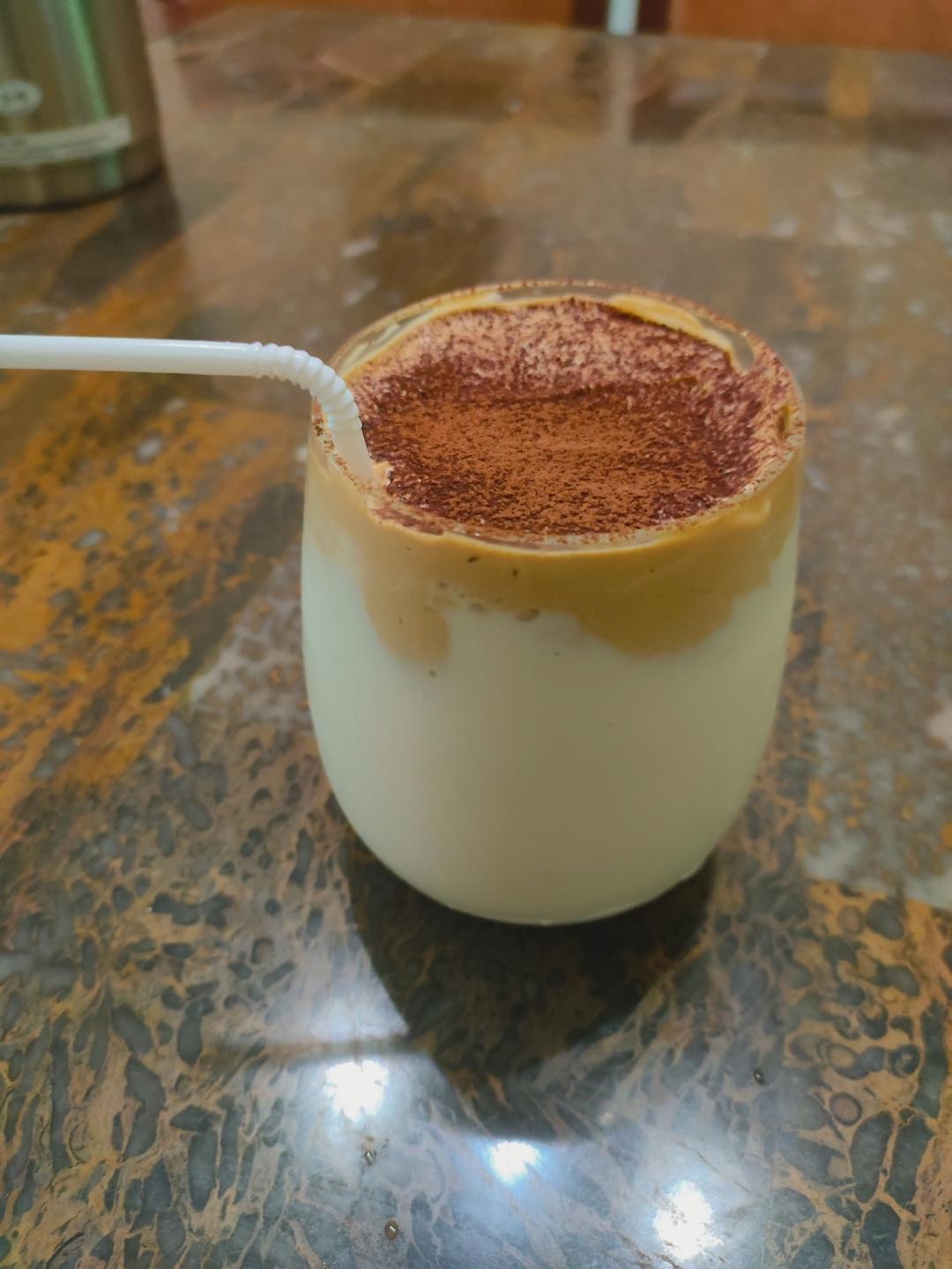 400次咖啡，网红手打咖啡，风靡全网的Dalgona Coffee☕️超详细步骤在家就可以复刻【内附速成法】