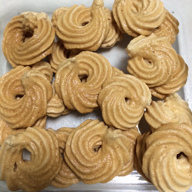 舒丫头-1做的蛋白霜饼干