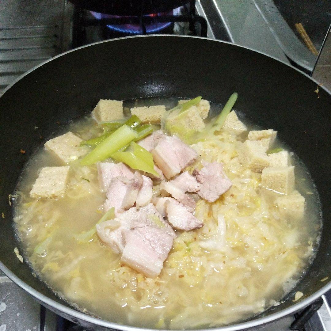 酸菜汆白肉