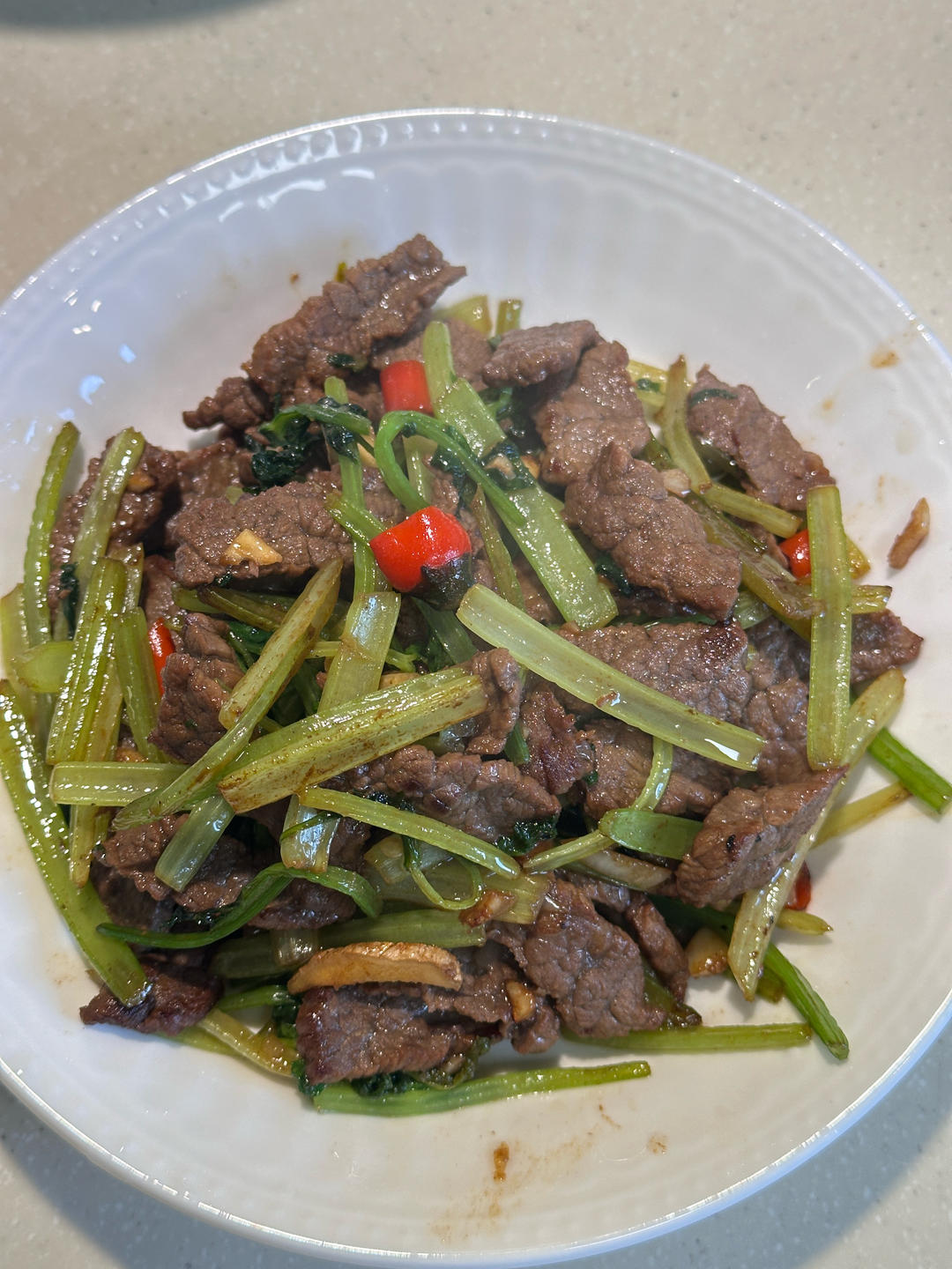今日午餐：香芹炒牛肉