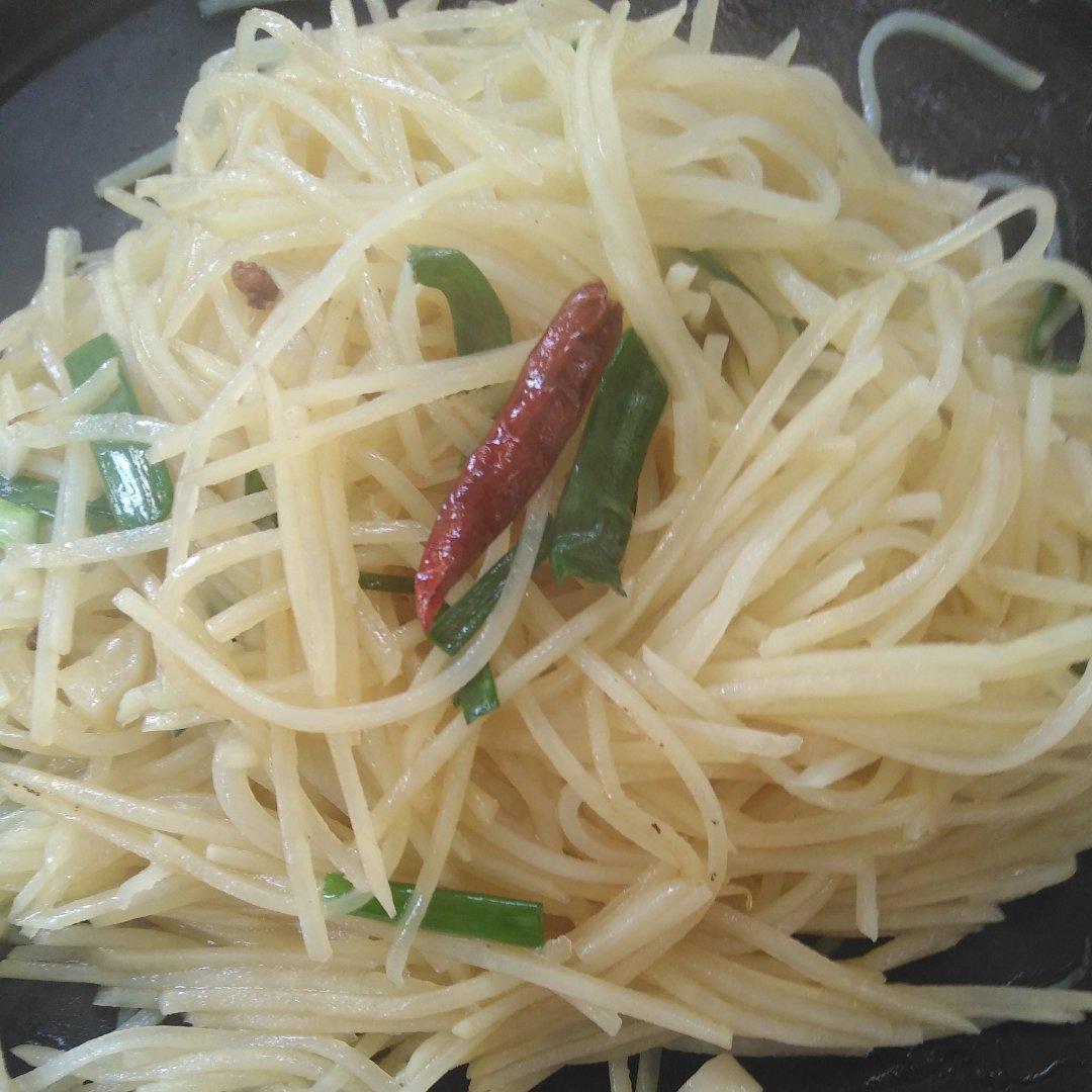 酸辣土豆丝-不用再愁不辣不酸了