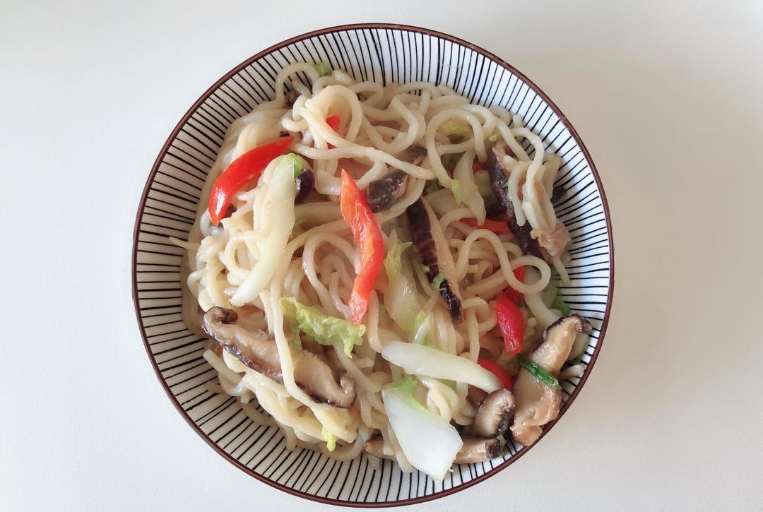 少油条条分明的炒面