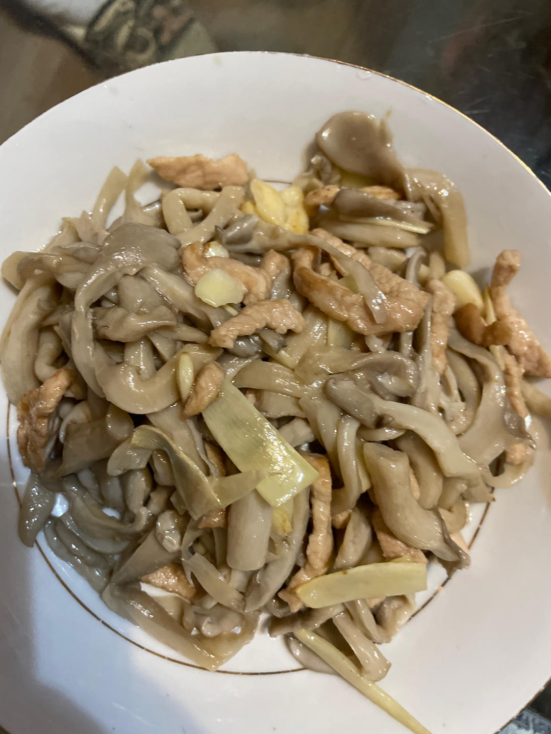 平菇炒肉片