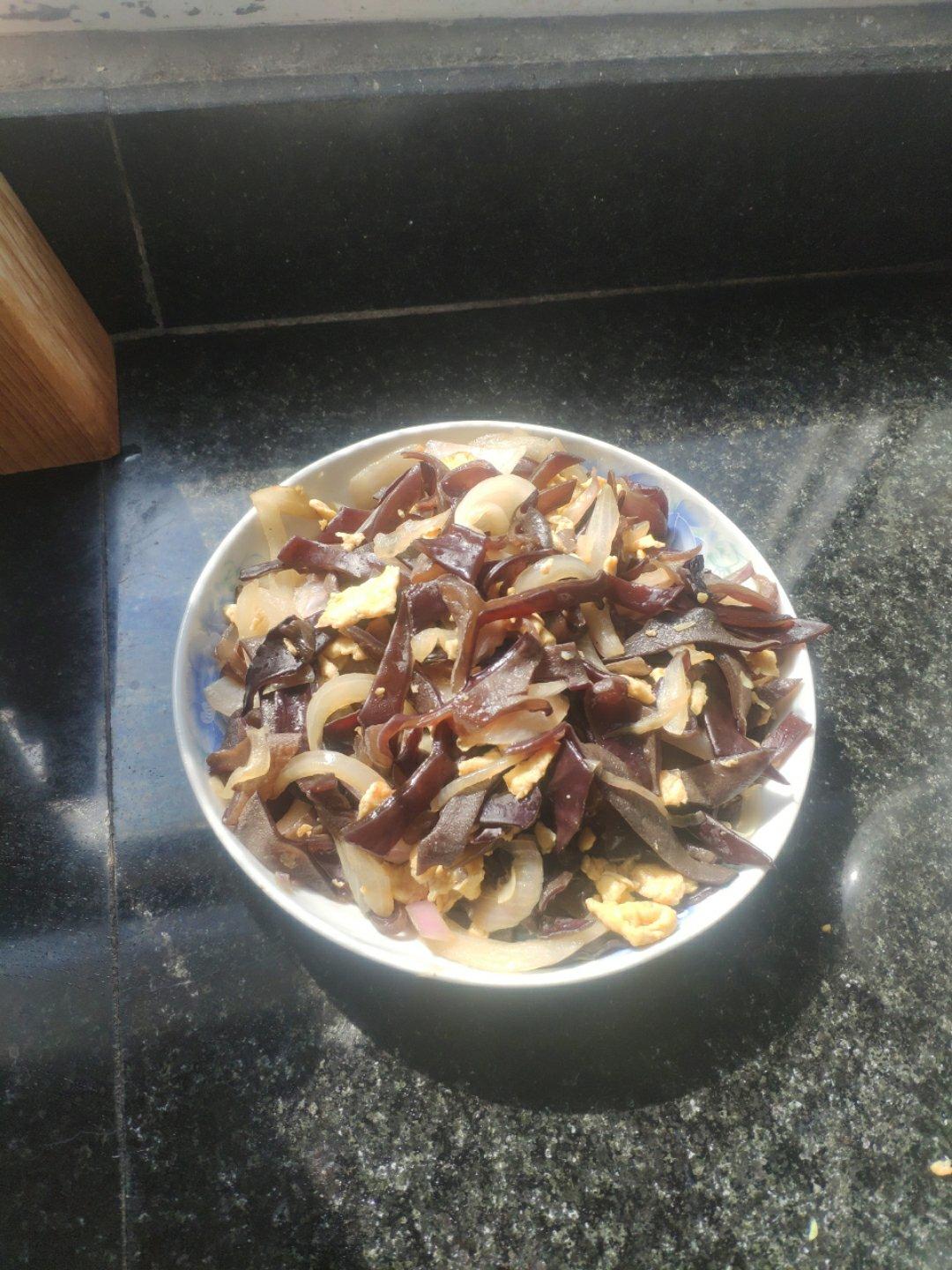 洋葱木耳鸡蛋炒肉