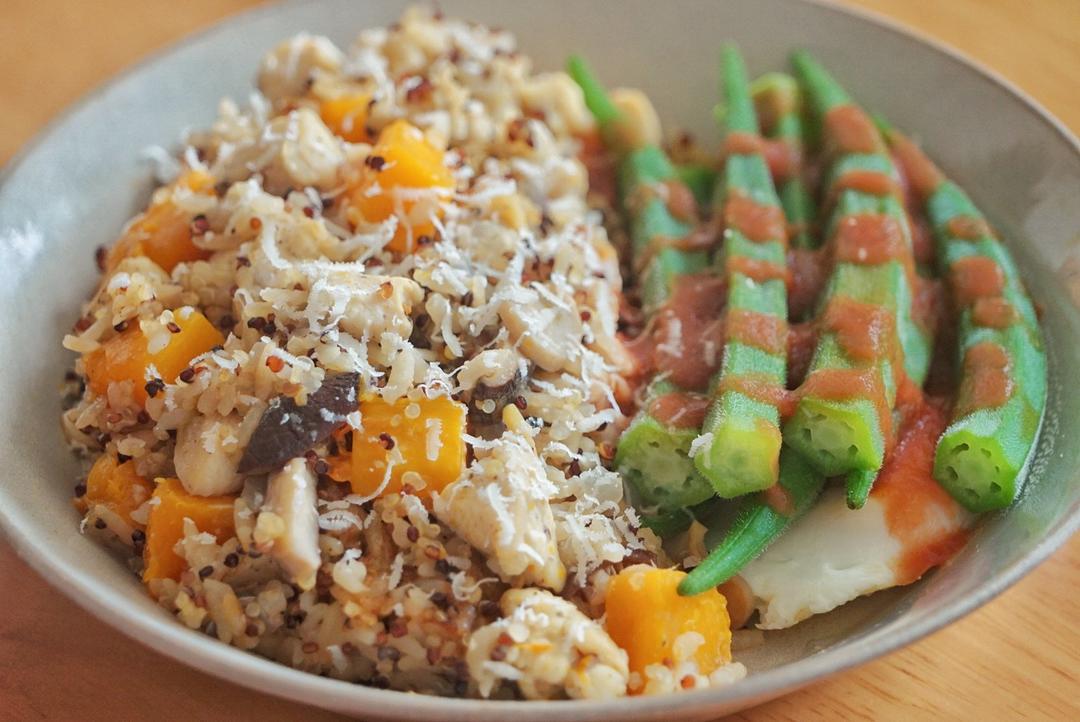 鸡肉蘑菇南瓜藜麦炖饭