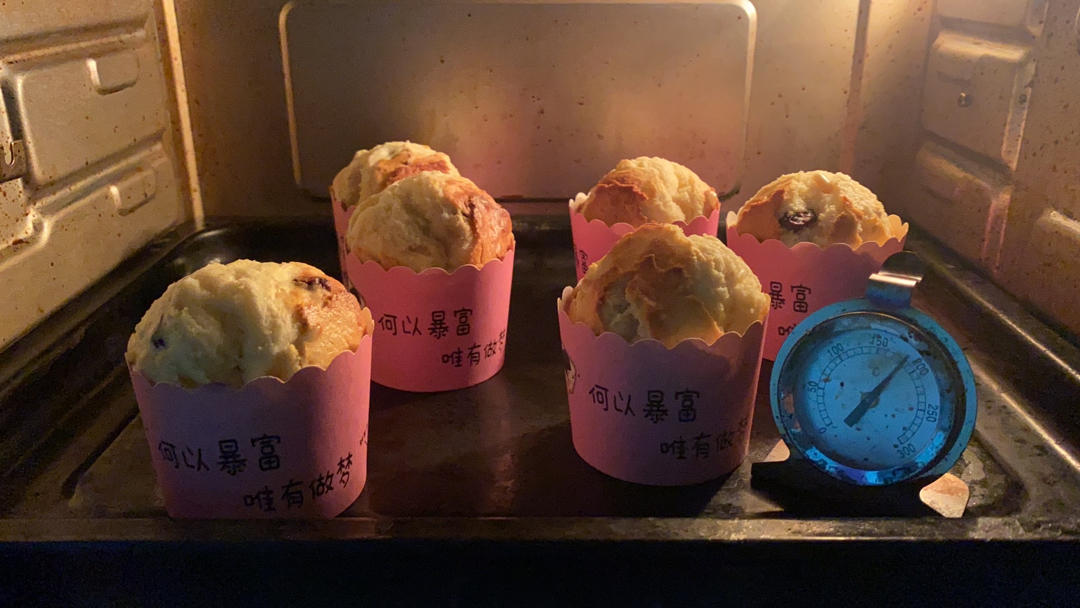 只需搅拌入烤箱的香蕉麦芬